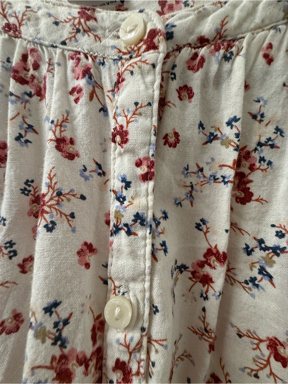 Old Navy Ditsy Floral Button Front Blouse Cream Red Blue Size L - Picture 5 of 6